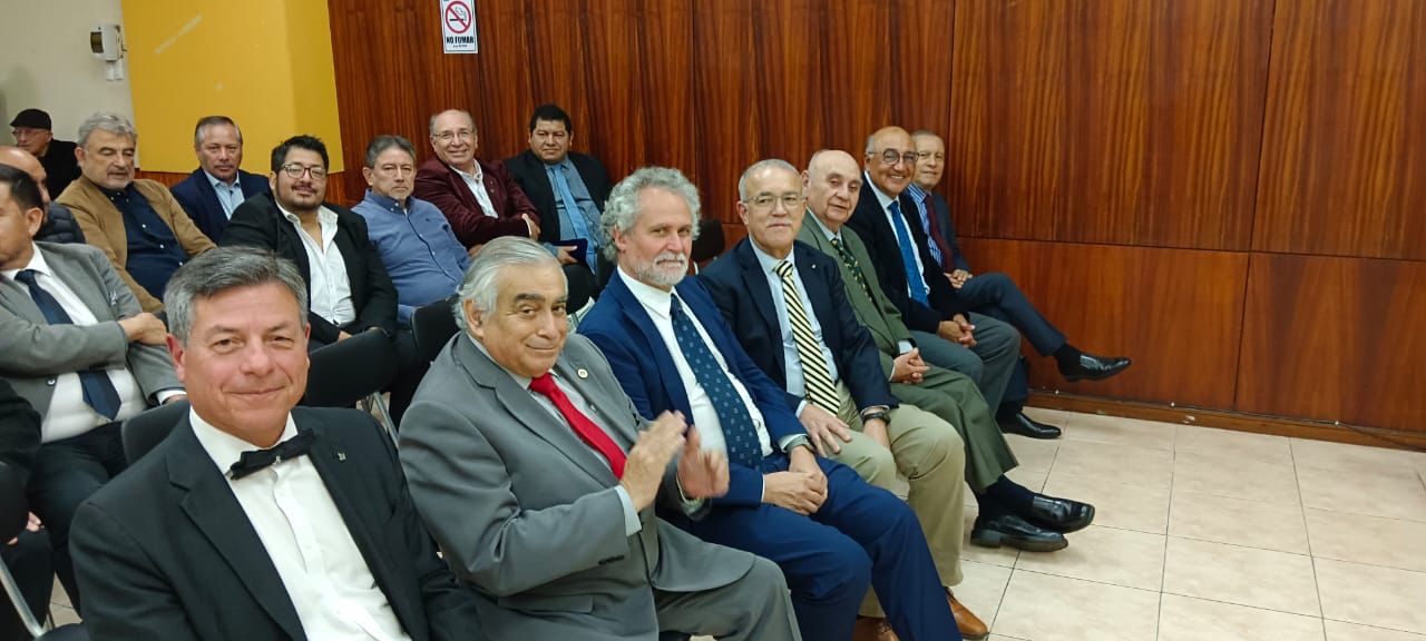 Reconocimiento masónico destaca trayectoria médica del Dr. Robert Sornoza en Antofagasta