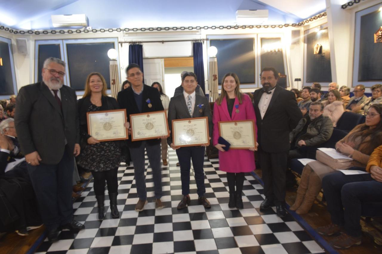 Trabajadores de la salud viñamarinos reciben reconocimiento masónico