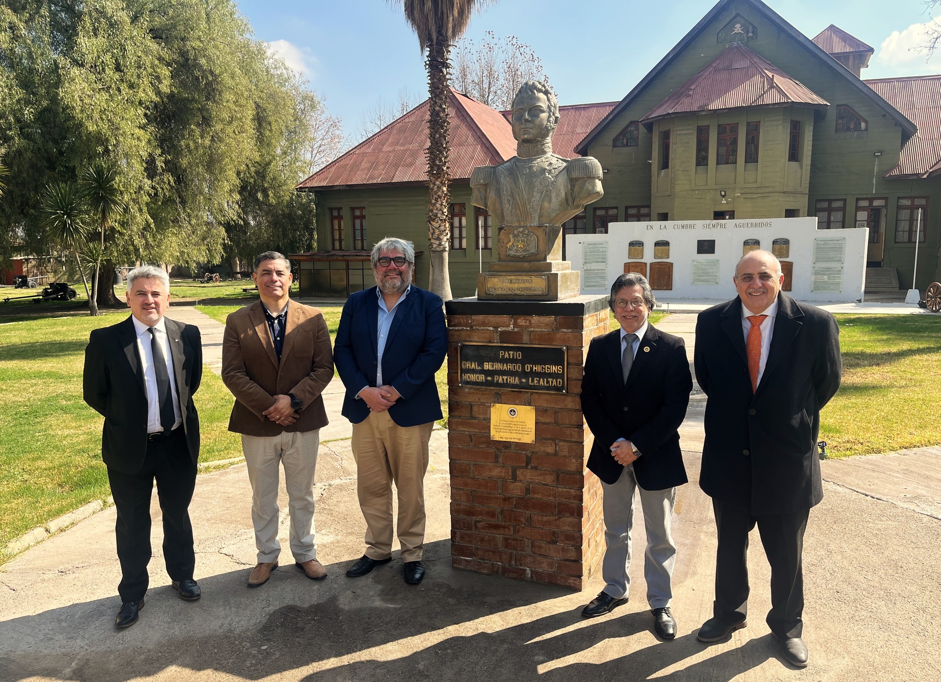 Masonería de Aconcagua realiza visita protocolar al Destacamento de Montaña N° 3 Yungay en Los Andes