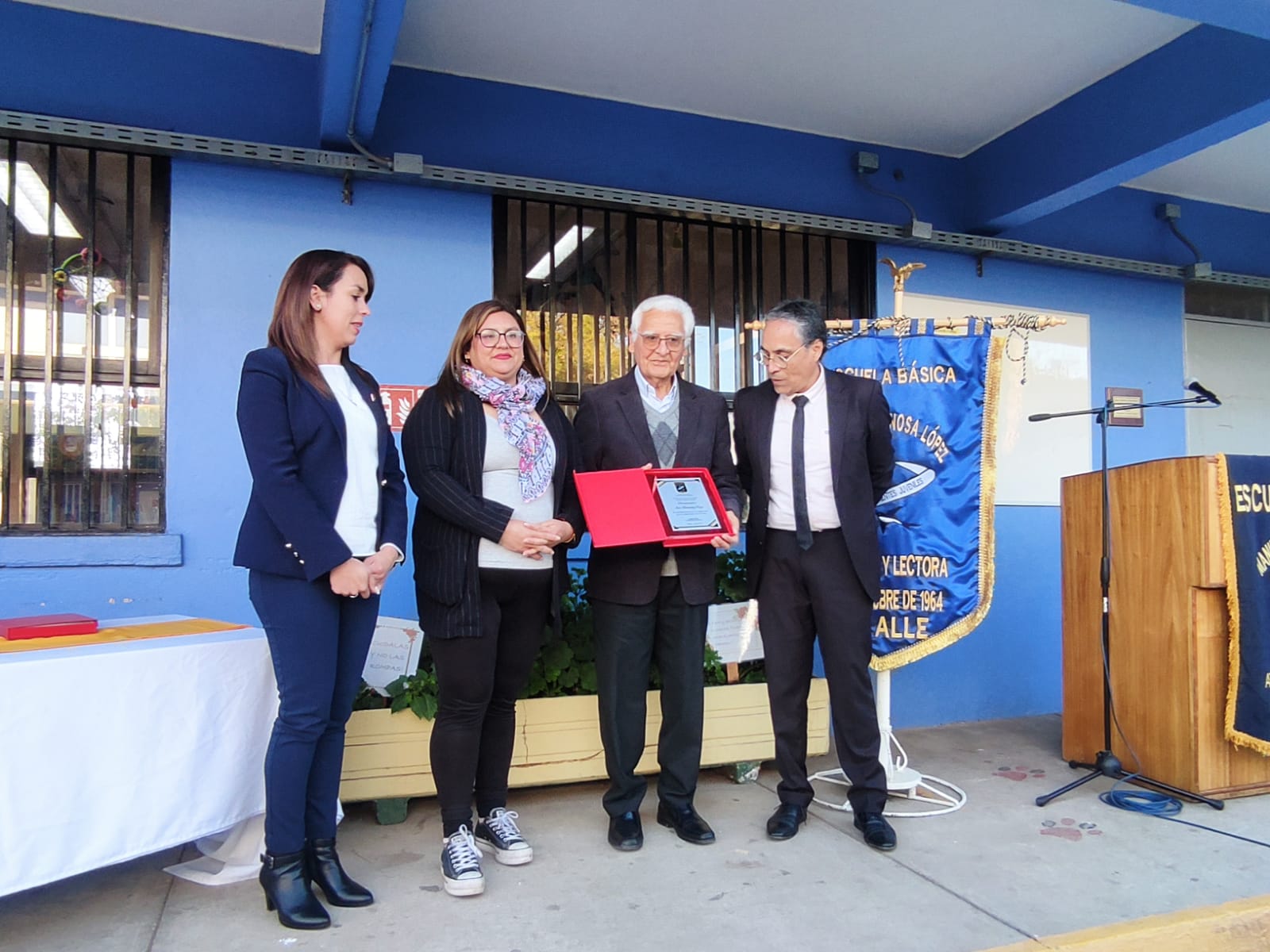 Inauguran Biblioteca Pública en la Escuela Manuel Florencio Espinosa López de Ovalle