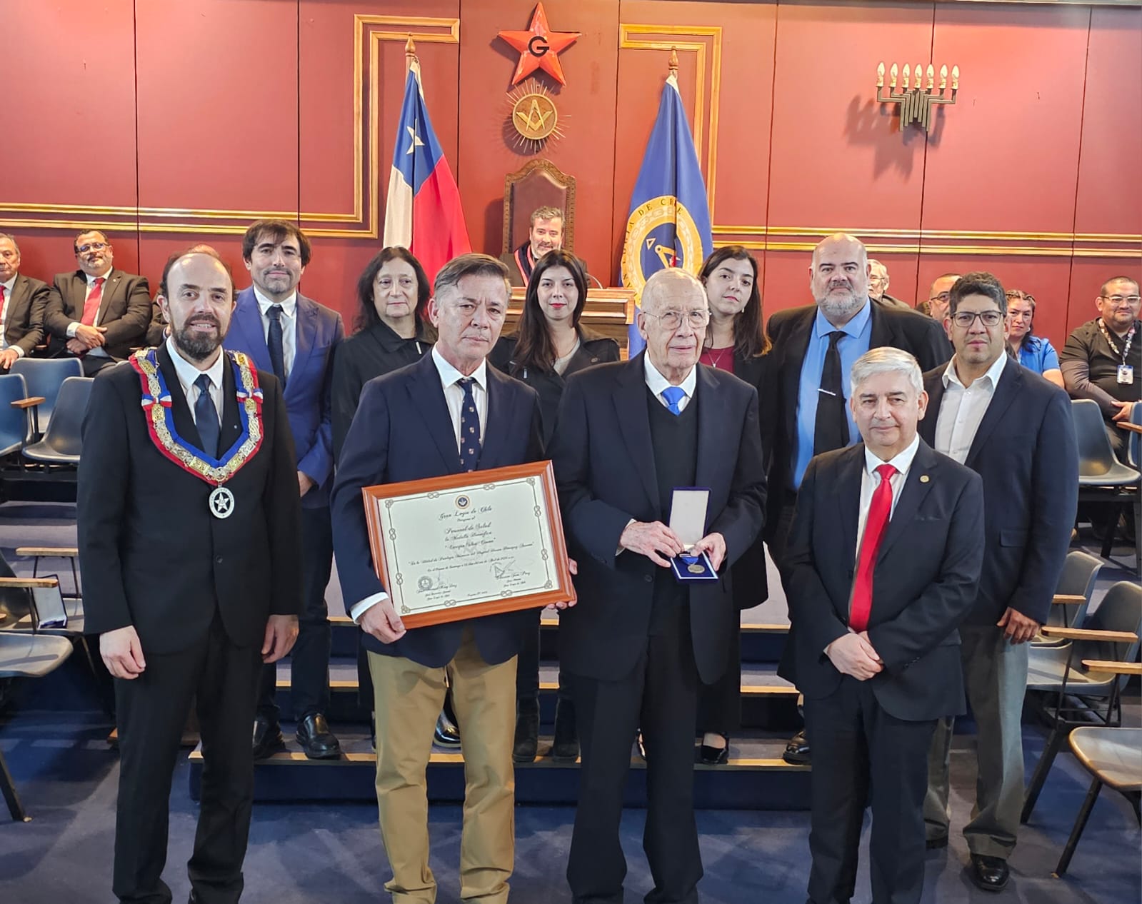 Masonería de Cautín rinde Homenaje al personal de La Salud y a Destacado Investigador Cultural en Temuco