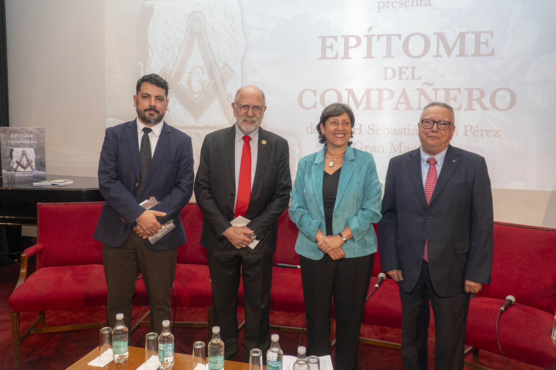 Presentan libro “Epítome del Compañero”, escrito por el Gran Maestro Sebastián Jans