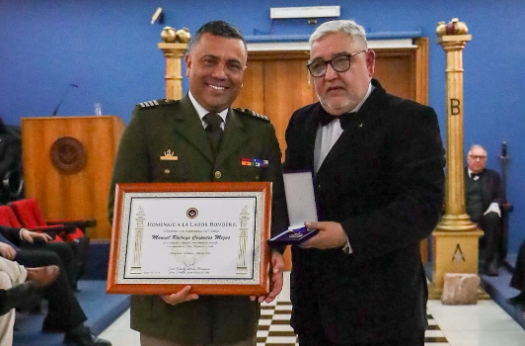 Logia Luz y Perseverancia del Valle de Curicó realiza homenaje a Bomberos