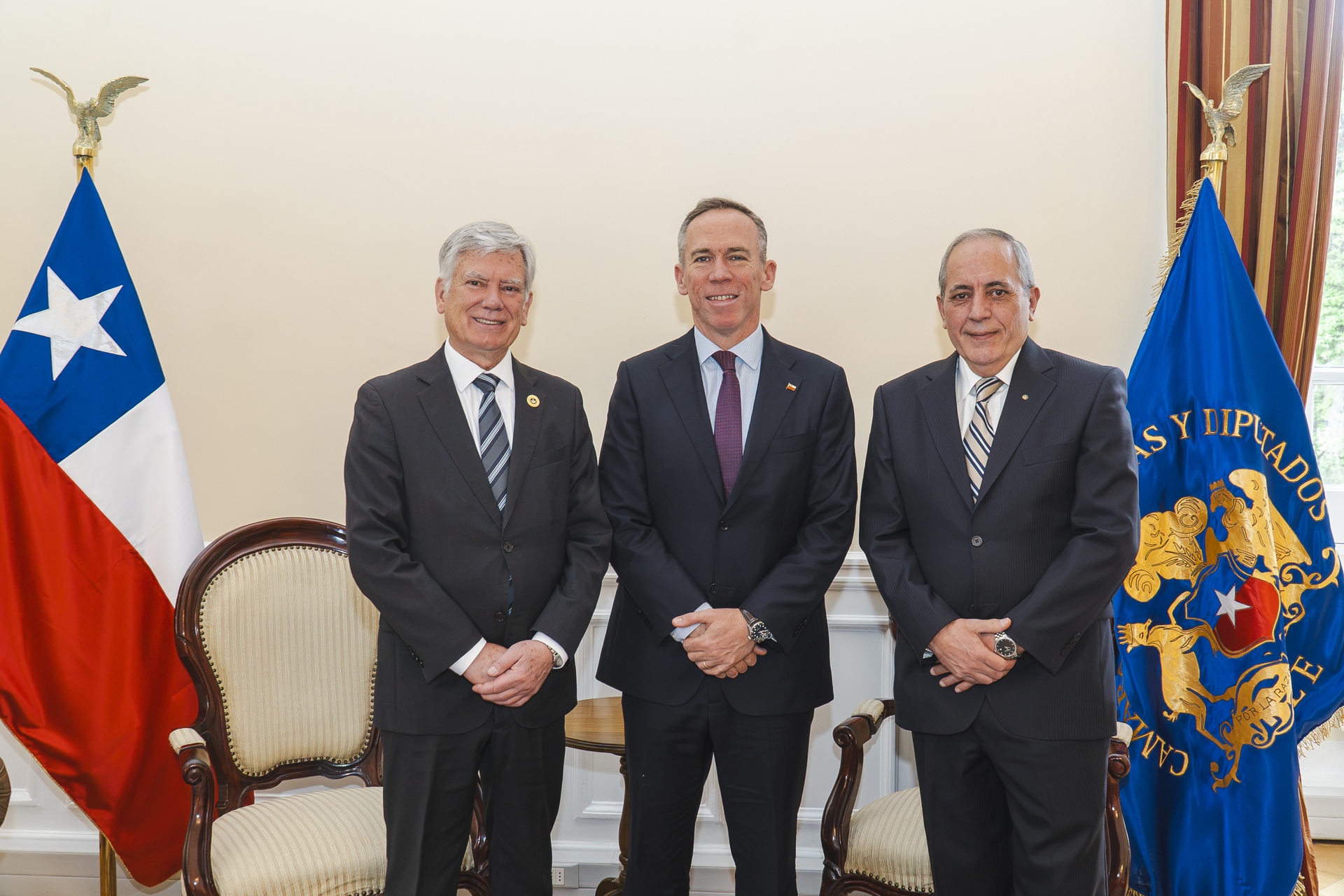 Reunión protocolar entre el Presidente de la Cámara, Jorge Alessandri, y el Gran Maestro Juan Eduardo Urrutia Bordagaray